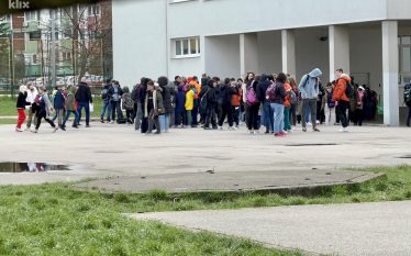 Disa shkolla në Sarajevë u evakuuan për shkak të raportimeve…