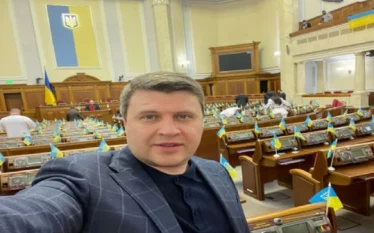 Rusia lëshon 11 raketa balistike, politikanët ukrainas braktisin menjëherë seancën…
