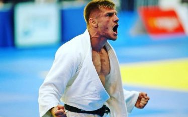 Akil Gjakova synon medaljen e bronztë në Grand Prix të…
