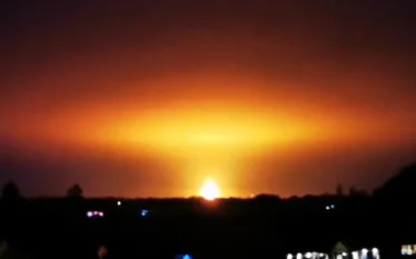 Një top i madh zjarri ndriçoi qiellin mbi Oksford pas…