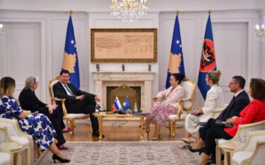 Osmani takohet me emisarin e Sllovenisë, flasin për dialogun Kosovë-Serbi