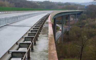 Pothuajse 4,000 ura në autostradat gjermane kanë marrë vlerësimet më…