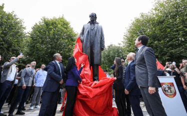 Erdhi dita, Kurti lavdëron ish-presidentin Rugova