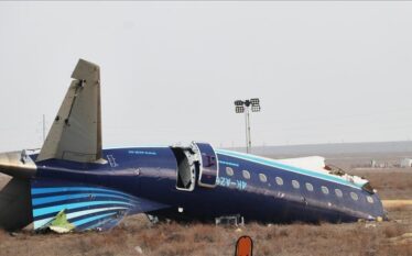 Hetimi paraprak nga Azerbaijan Airlines: Rrëzimi i avionit u shkaktua…