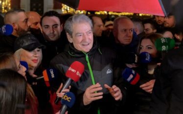 Berisha krahason protestat në Tiranë me ato në Beograd: Do…