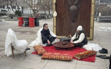 Koalicioni për Familjen pret mysafirë për kafe në “odën” afër…