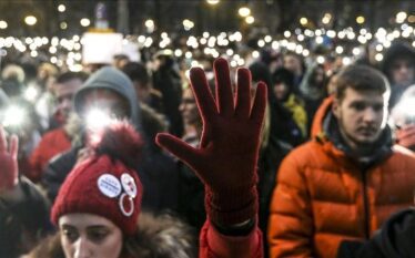 Beograd, studentët mbajnë të bllokuar tërë ditën njërin nga udhëkryqet…