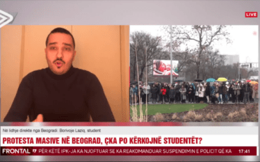 Studenti që po merr pjesë në protestat në Serbi: Duam…