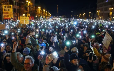 Gjermania në prag të përçarjes: Dhjetëra mijëra njerëz në protesta…