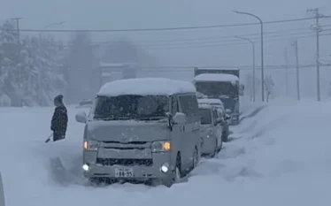 Reshjet rekord të borës në Japoni kanë sjellë probleme: Ka…