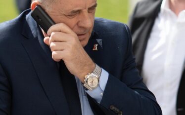 Dodik mban një orë dore rreth 10.000 euro në dorë