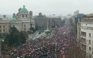 Protestuesit s’mund t’i afrohen Kuvendit të Serbisë, vendosin për të…