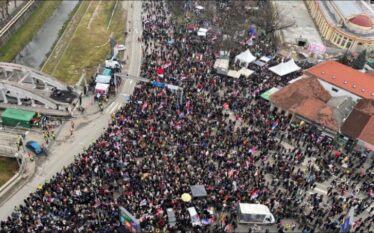 Studentët në Serbi marrin një kërcënim të ri, këtë herë…